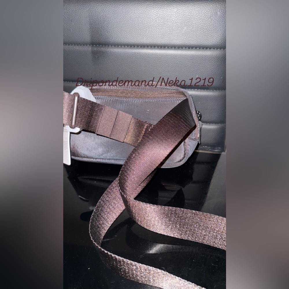 Lululemon Everywhere Belt Bag 1L Wunder Puff Iridescent- Heathered Espresso - Picture 4 of 9